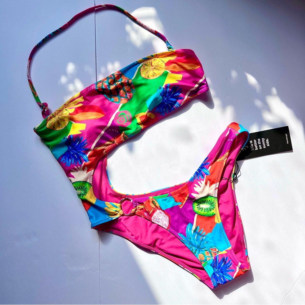 NWT Blackbough Poppy Cut One Piece in Tropical Island Tiki Print Cheeky Fit 🌸
